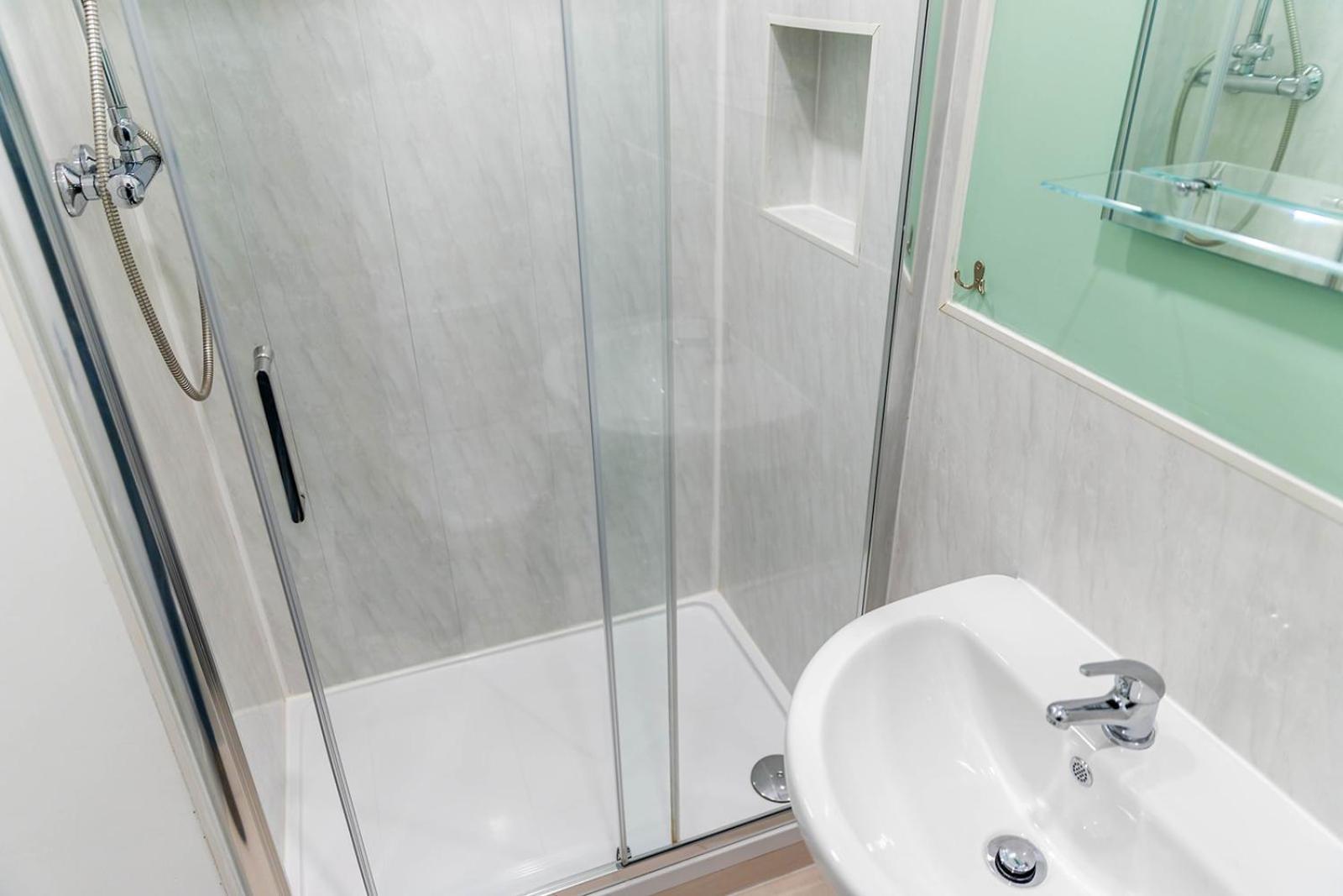 Windermere Studio Rooms - With Free Car Parking Onsite Dış mekan fotoğraf