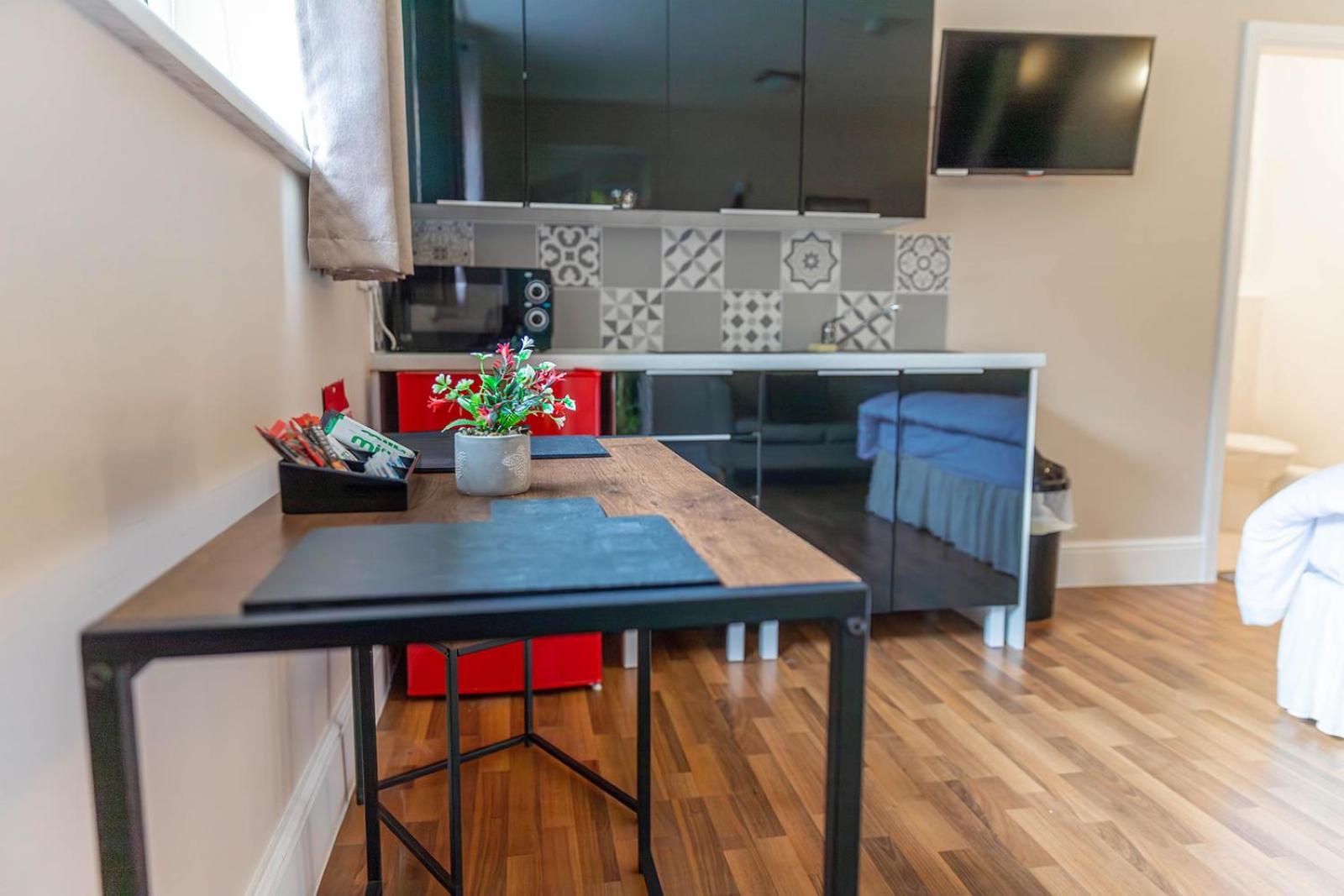 Windermere Studio Rooms - With Free Car Parking Onsite Dış mekan fotoğraf