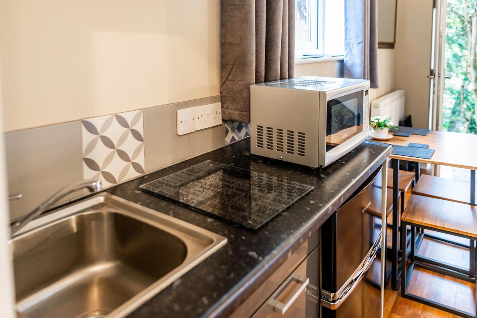 Windermere Studio Rooms - With Free Car Parking Onsite Dış mekan fotoğraf