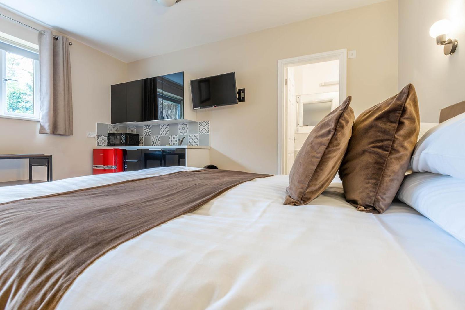 Windermere Studio Rooms - With Free Car Parking Onsite Dış mekan fotoğraf