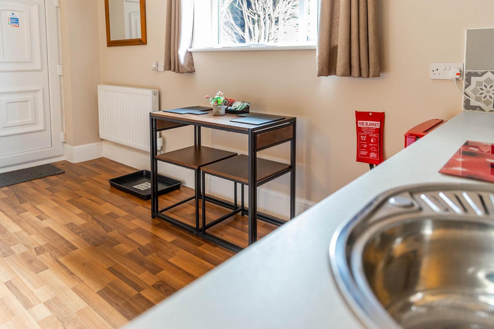 Windermere Studio Rooms - With Free Car Parking Onsite Dış mekan fotoğraf