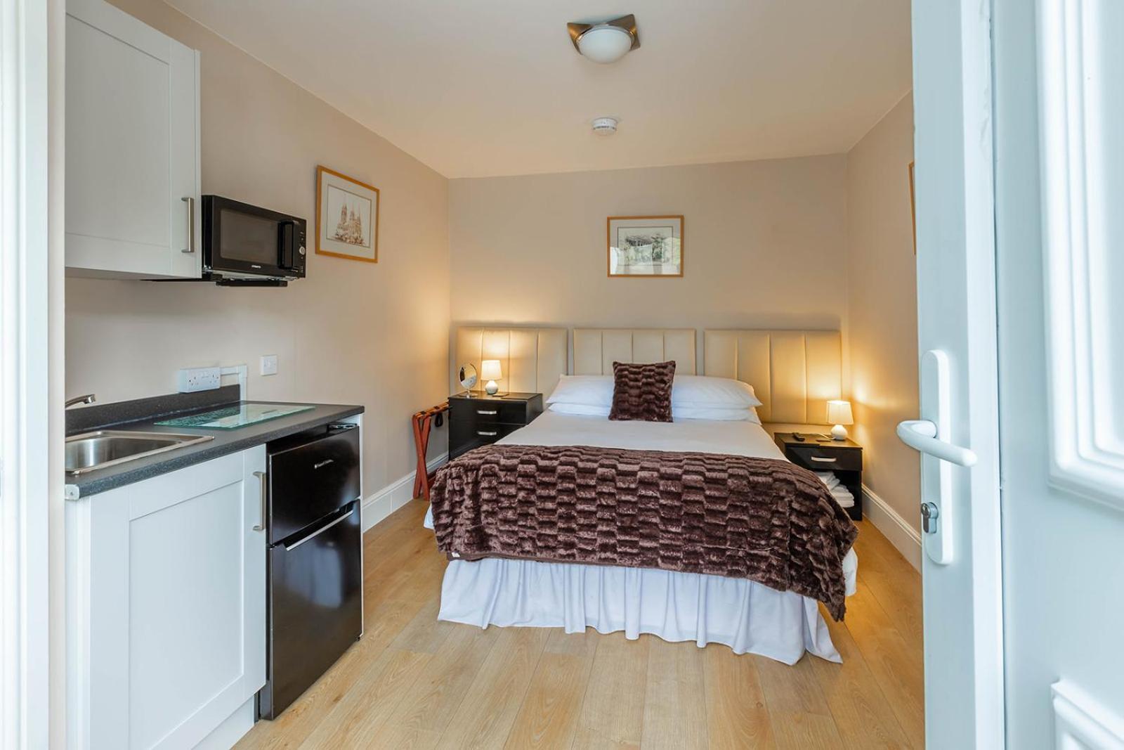 Windermere Studio Rooms - With Free Car Parking Onsite Dış mekan fotoğraf