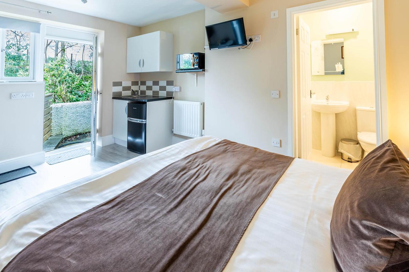 Windermere Studio Rooms - With Free Car Parking Onsite Dış mekan fotoğraf