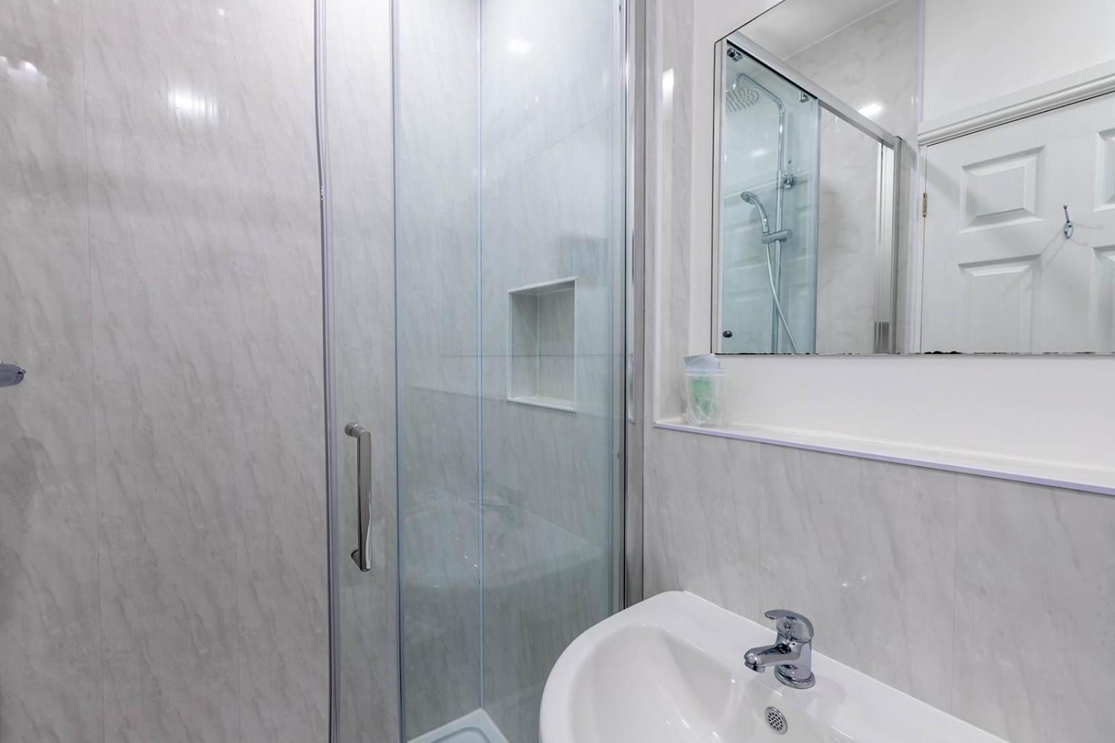 Windermere Studio Rooms - With Free Car Parking Onsite Dış mekan fotoğraf